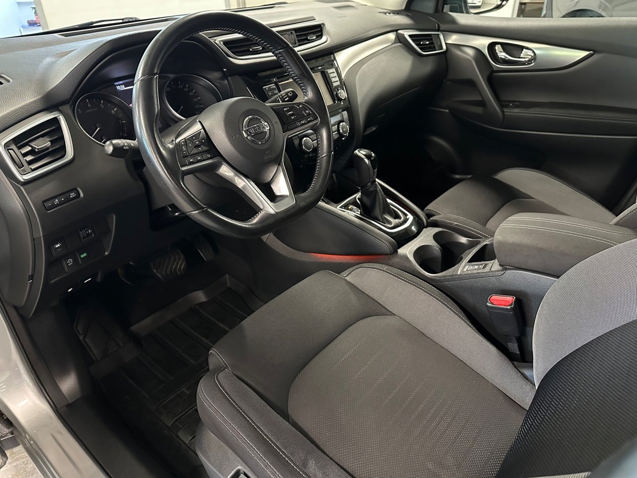 Nissan Qashqai 1.2 DIG-T N-Connecta 360° 2018, bild 6/9