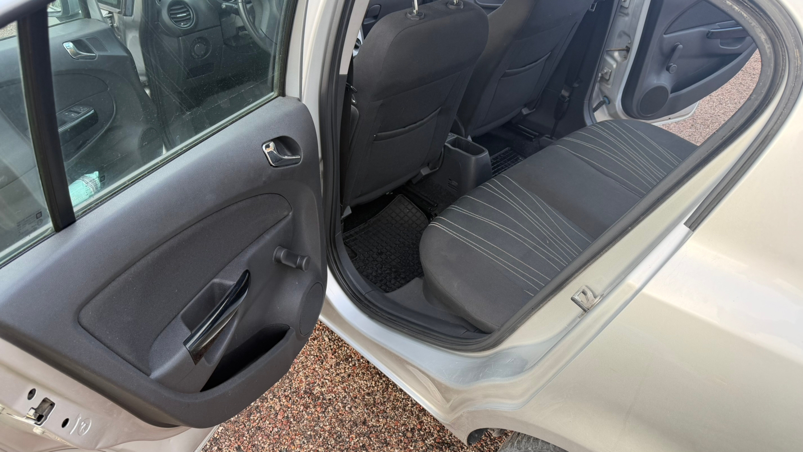 Opel Corsa 5-dörrar 1.2 Twinport Manuell 2010, bild 5/9