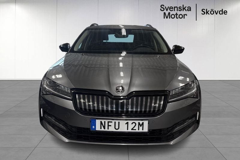 Skoda Superb 2023, kuva 2/10