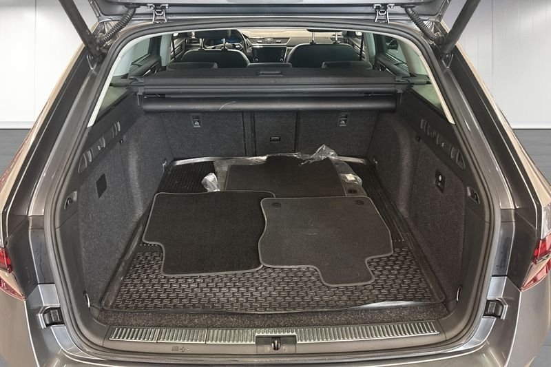 Skoda Superb 2023, kuva 6/10