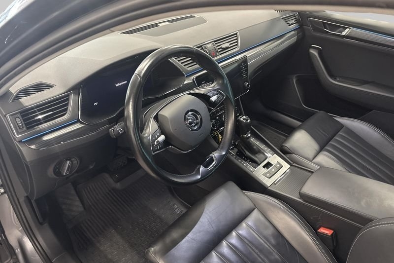 Skoda Superb 2023, kuva 7/10