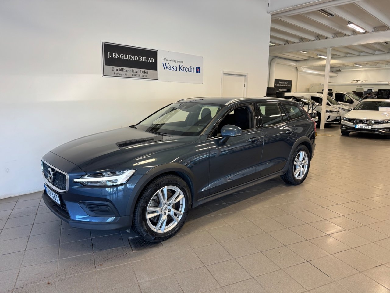 Volvo V60 Cross Country B4