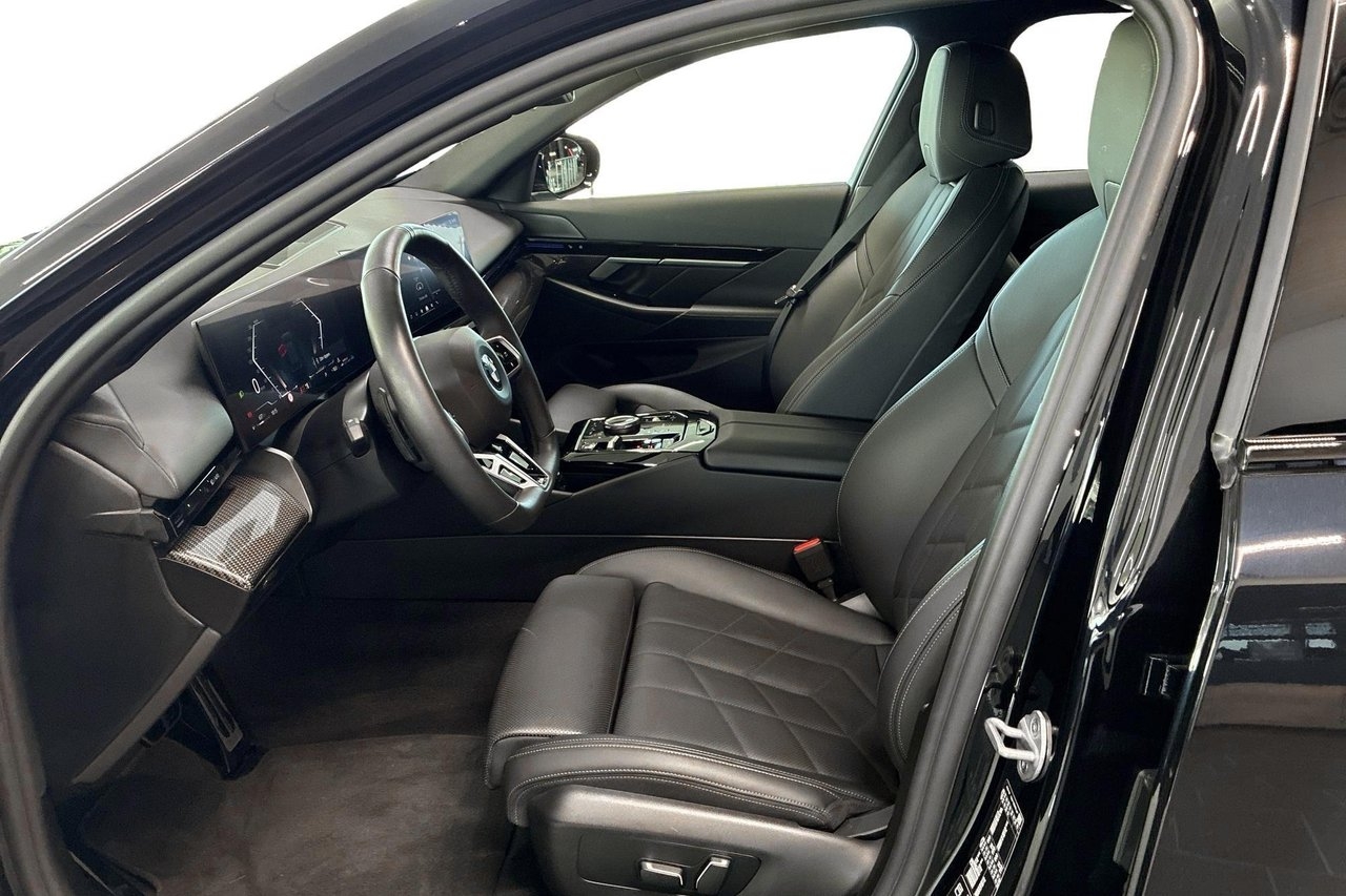BMW 520 2025, photo 7/10