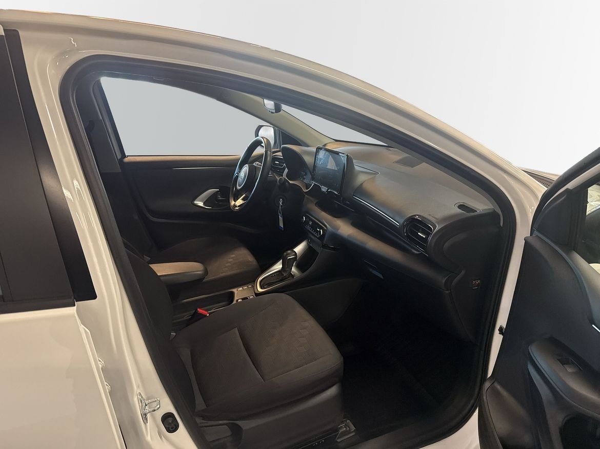 Toyota Yaris 2025, photo 7/11