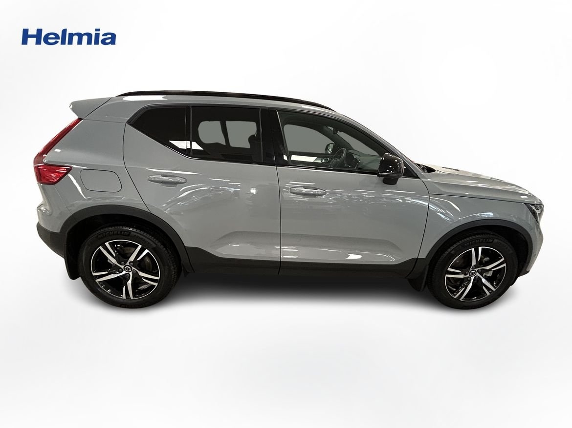 Volvo XC40 B3 FWD Bensin Plus Dark 2025, photo 3/10
