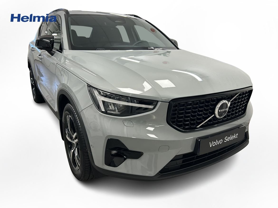 Volvo XC40 B3 FWD Bensin Plus Dark 2025, photo 4/10
