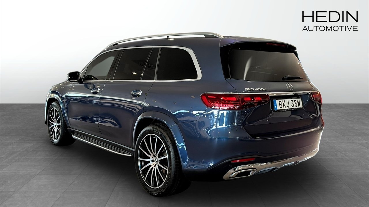 Mercedes-Benz GLS 2024, photo 2/9
