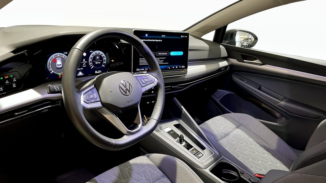 Volkswagen Golf eTSI 150 DSG 2026, photo 7/10