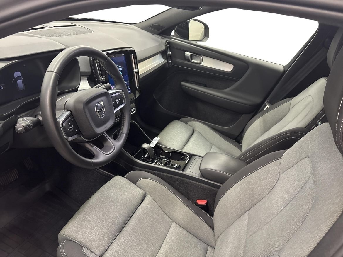 Volvo XC40 B3 FWD Bensin Plus Dark 2025, bild 6/10