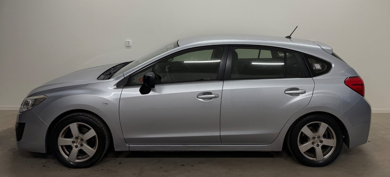 Subaru Impreza 1.6 4WD Lineartronic 2013, bild 2/10