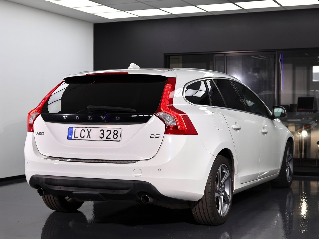 Volvo V60 D5 Geartronic 205hk, Summum 2011, bild 7/10