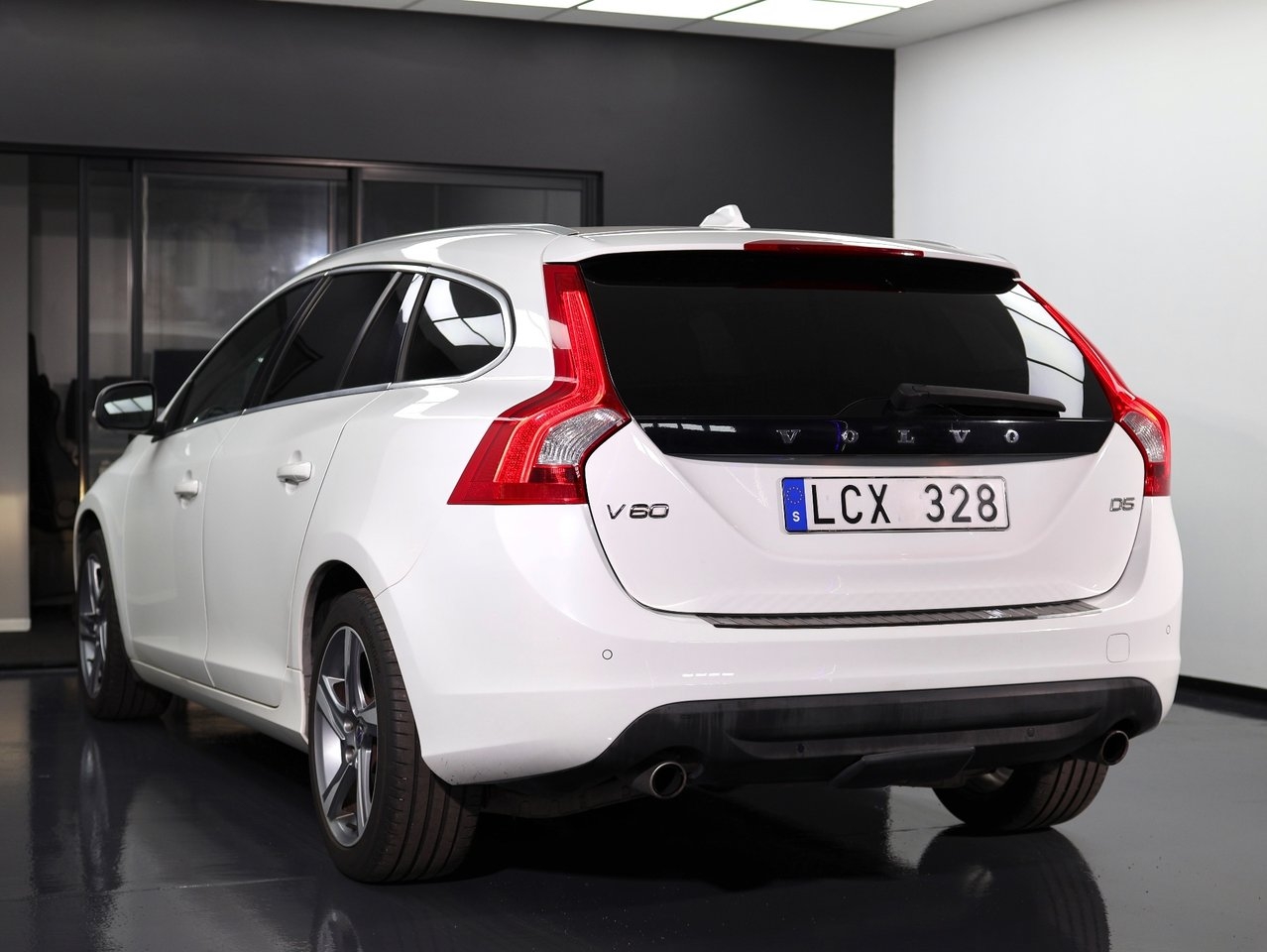 Volvo V60 D5 Geartronic 205hk, Summum 2011, bild 6/10