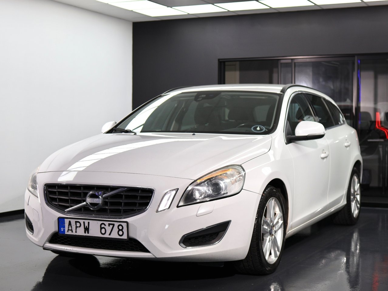 Volvo V60 T3 Manuell 150hk 2011, bild 4/10