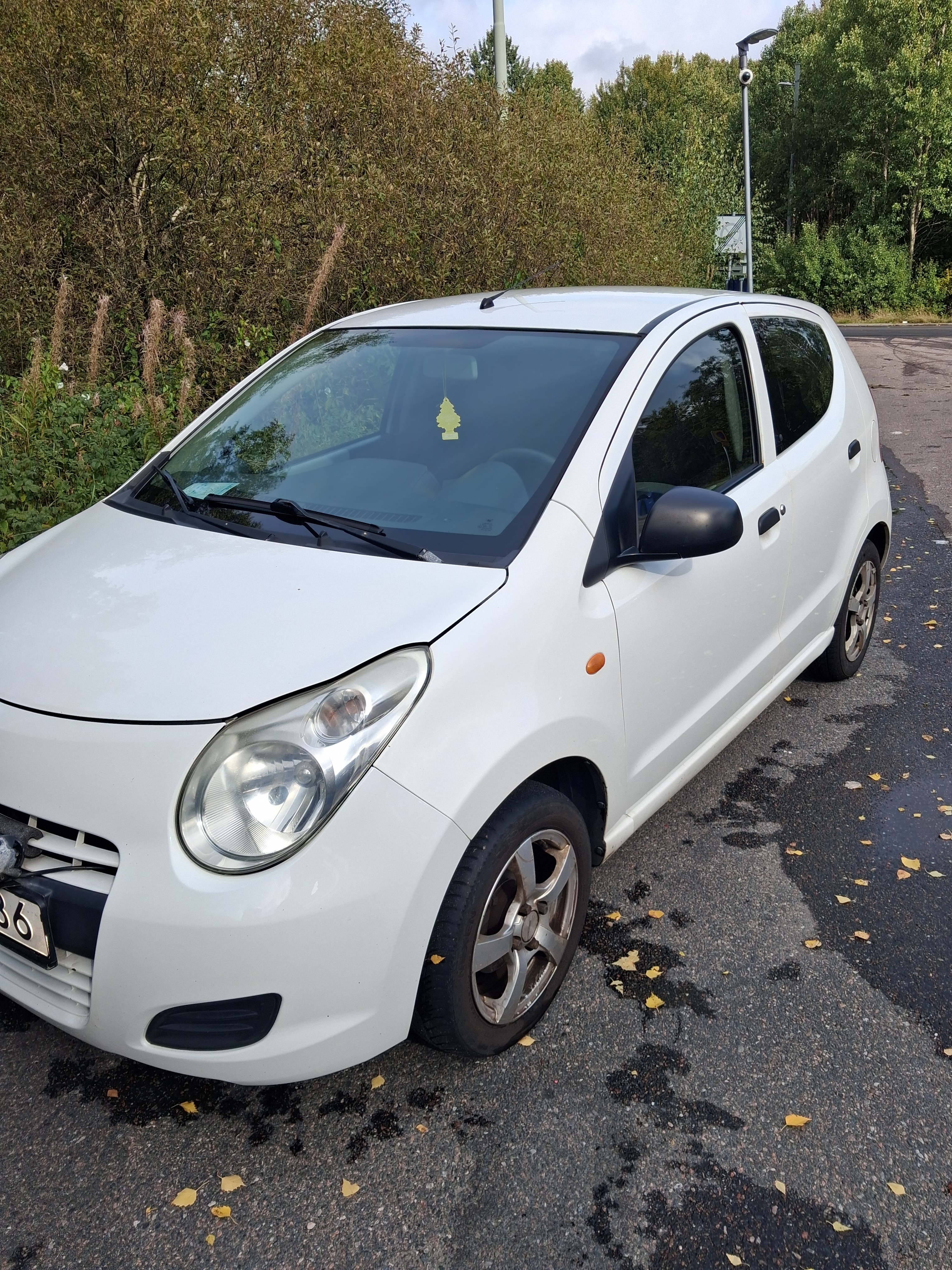 Suzuki Alto 1.0 DOHC 12V VVT Manuell 2012, bild 2/7