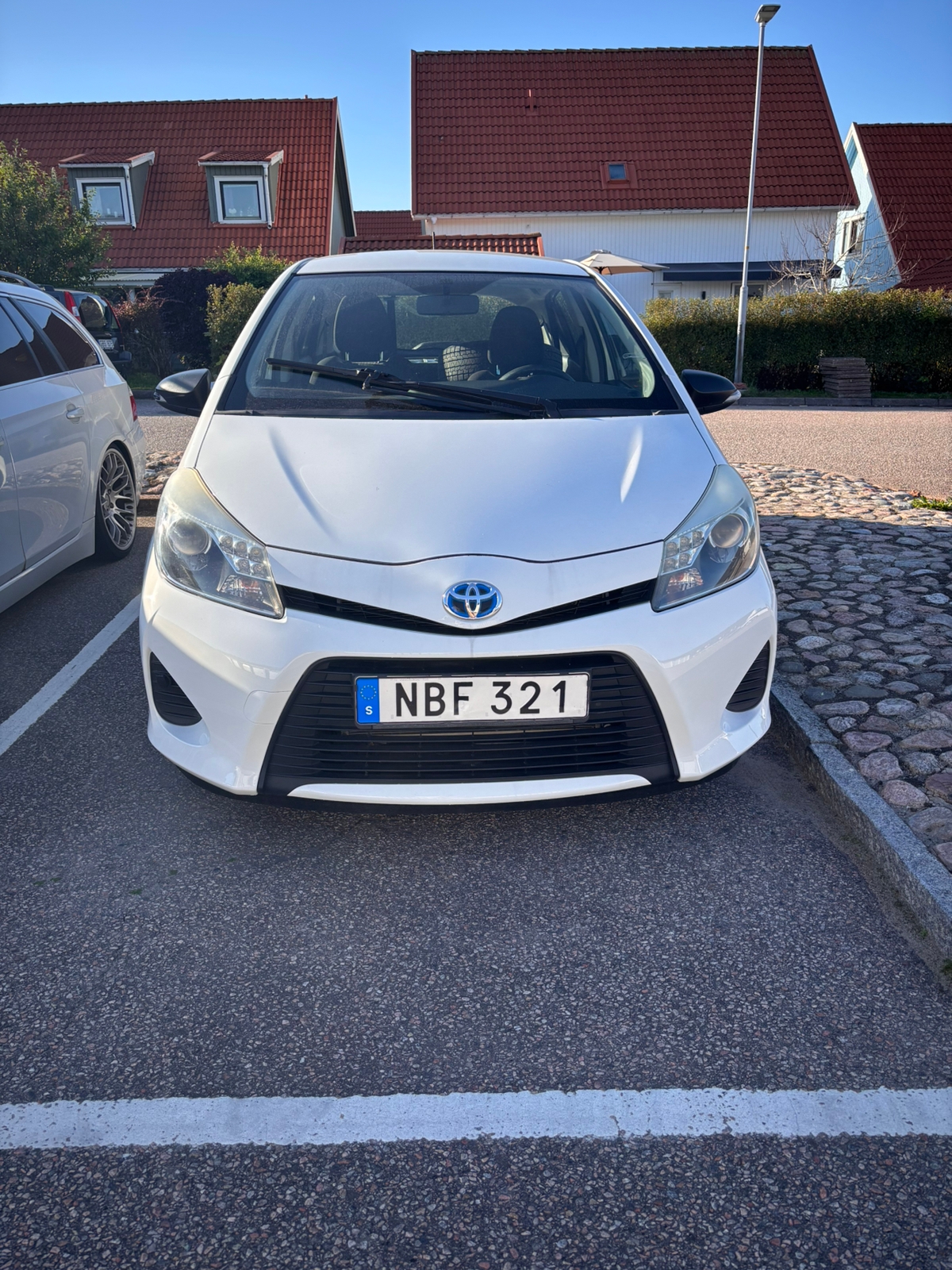 Toyota Yaris Hybrid e-CVT 2012, kuva 2/5