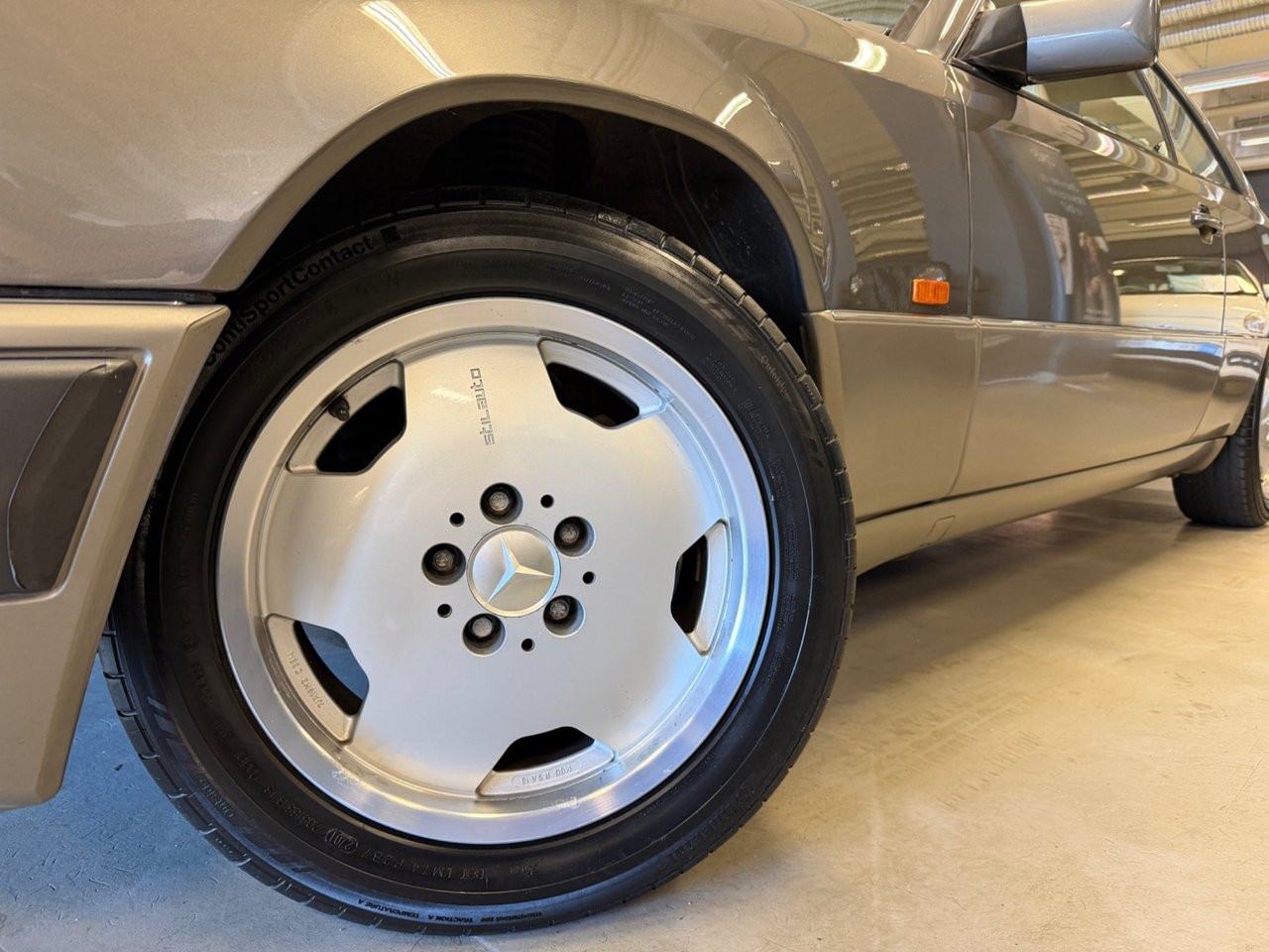Mercedes-Benz 300 1990, kuva 3/10