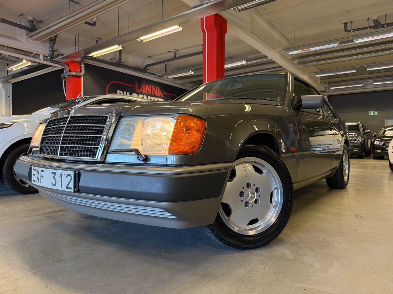 Mercedes-Benz 300 1990, kuva 2/10