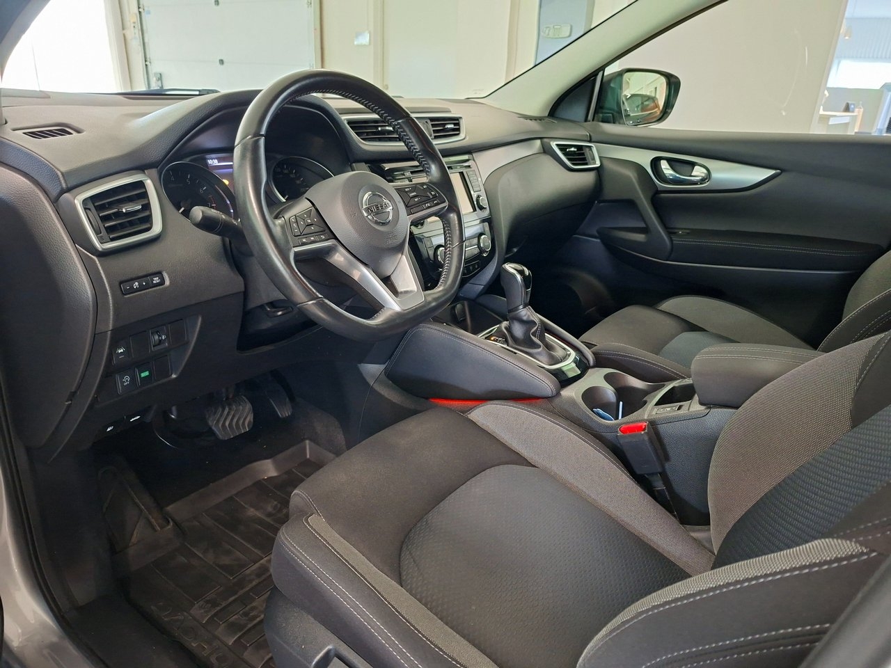 Nissan Qashqai 1.2 DIG-T XTRONIC-CVT 2018, bild 6/8