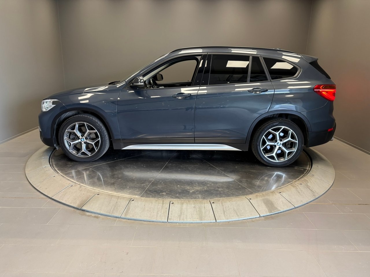 BMW X1 xDrive20d Steptronic xLine Euro 6 2017, photo 2/10