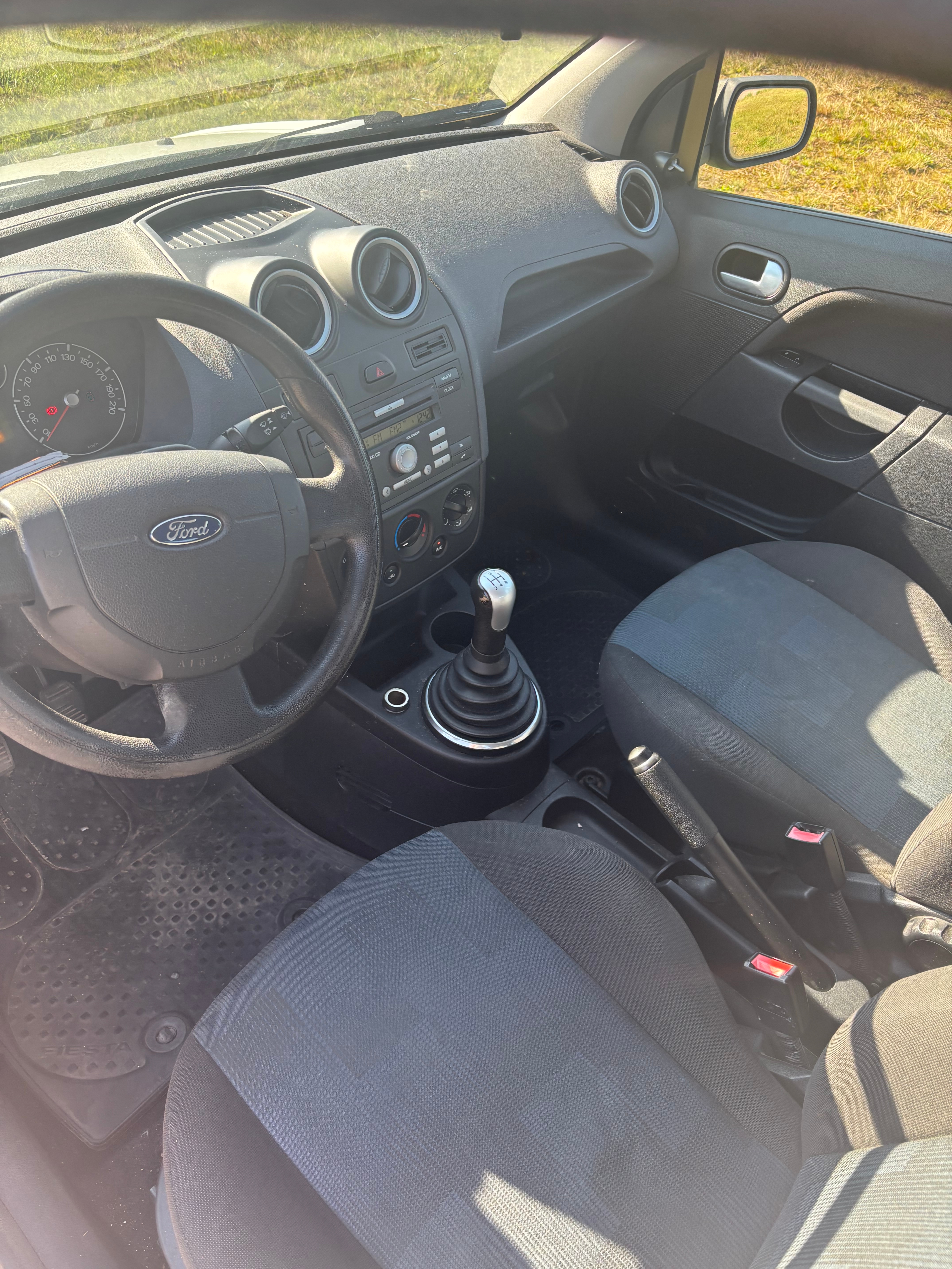 Ford Fiesta 5-dörrar 1.4 Manuell 2006, bild 6/9