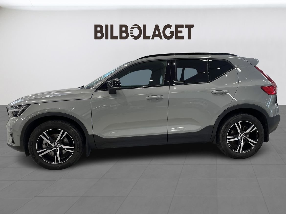 Volvo XC40 B3 FWD Bensin Plus Dark 2025, bild 2/9