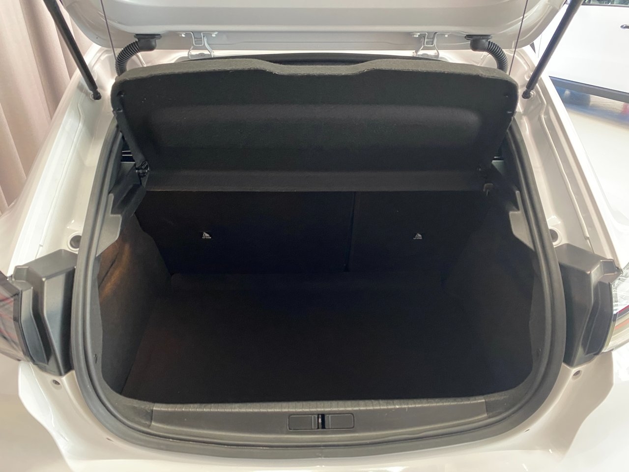 Peugeot 208 Style Hybridd 100hk 2025, bild 6/10