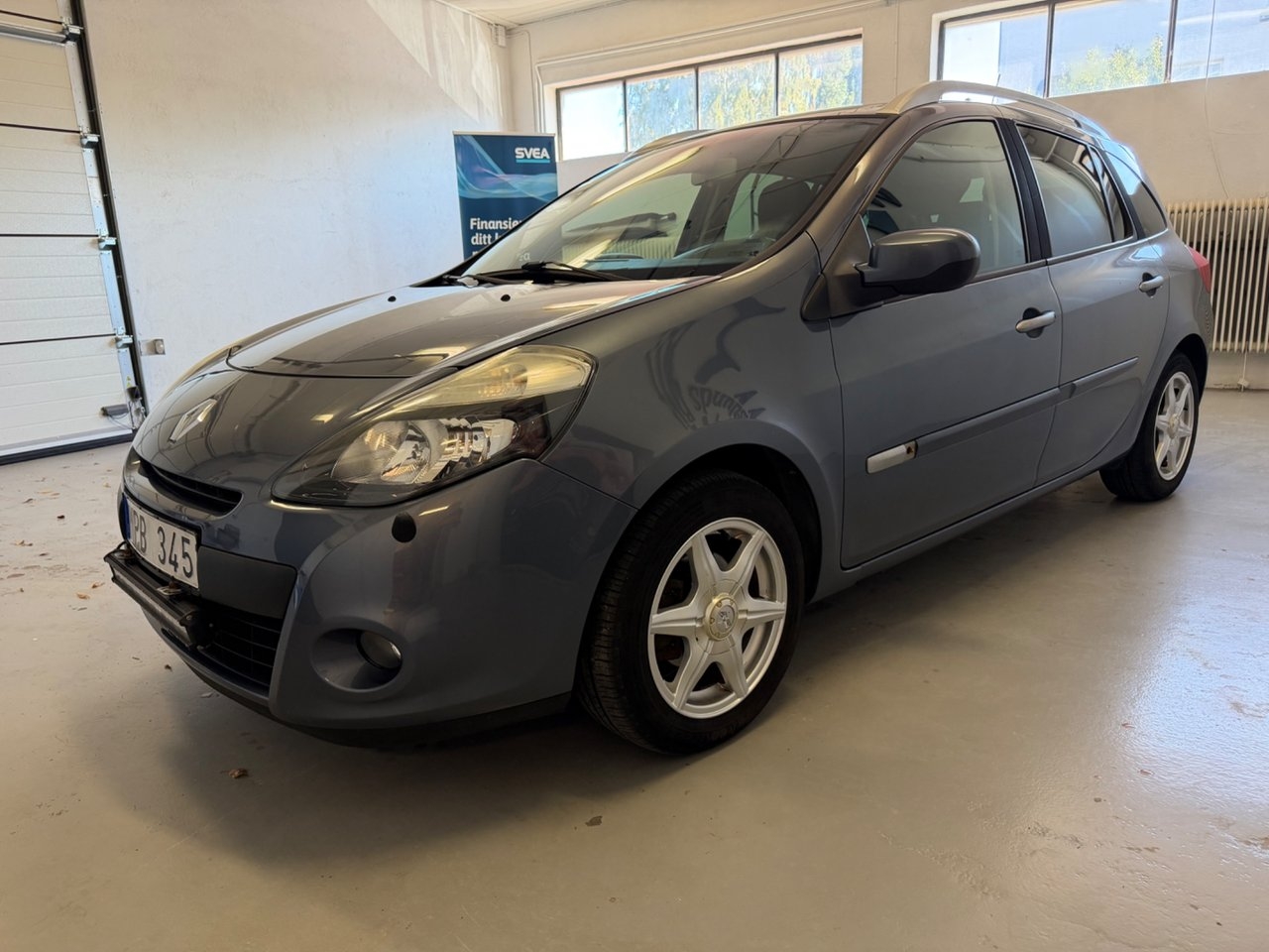 Renault Clio Sport Tourer 1.2 TCe 2010, bild 2/10