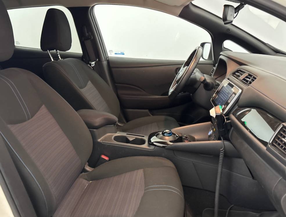 Nissan Leaf 40 KWH 150 HK AUTOMAT 2021, bild 7/10