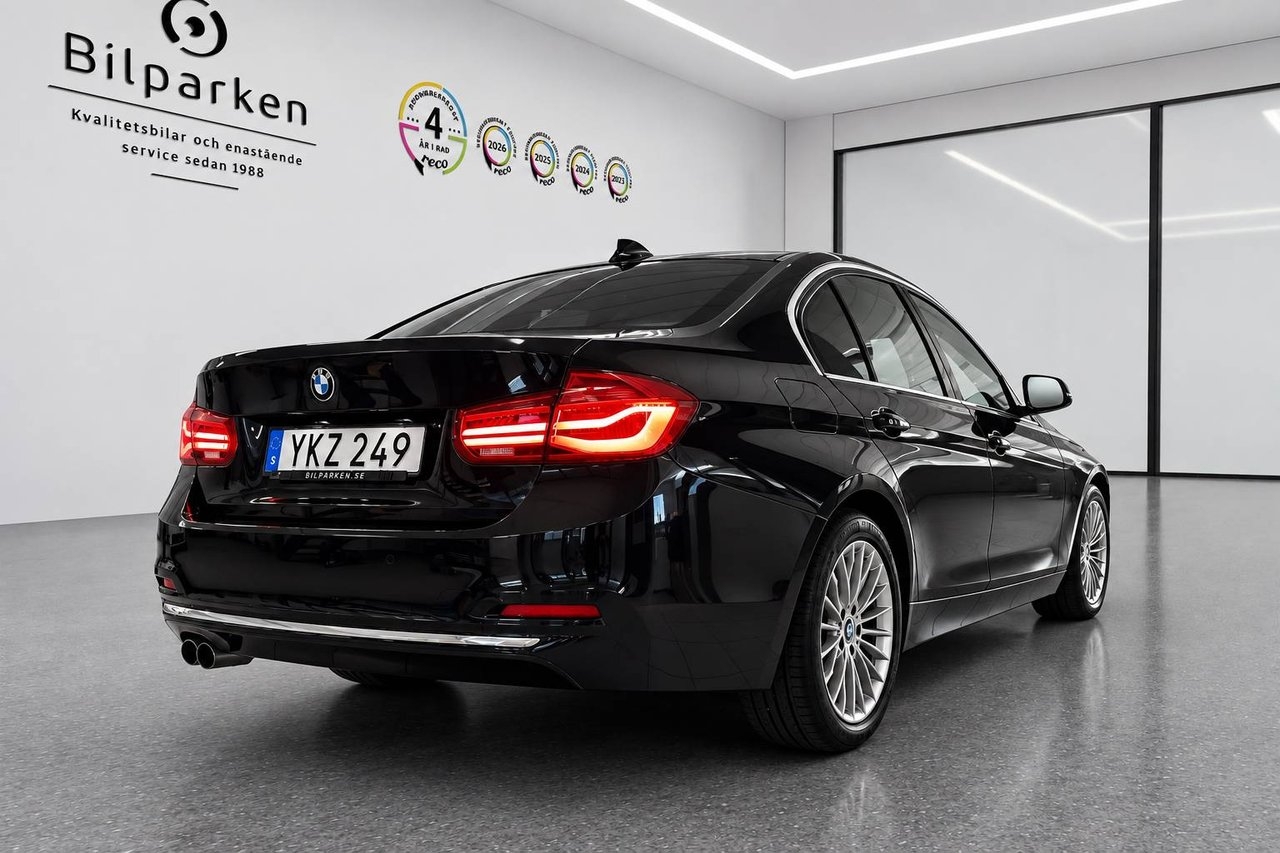 BMW 330 i Sedan Luxury Line 2017, bild 2/10