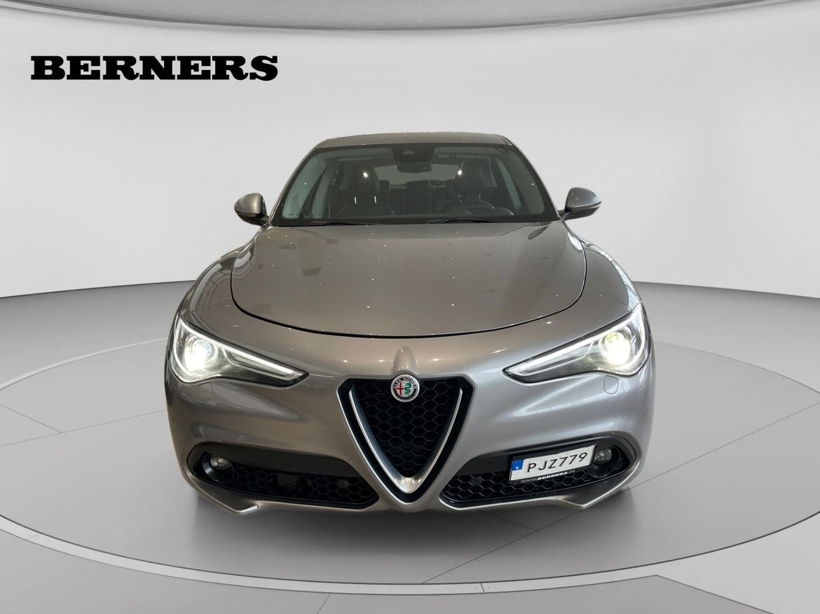 Alfa Romeo Stelvio 2017, kuva 5/11