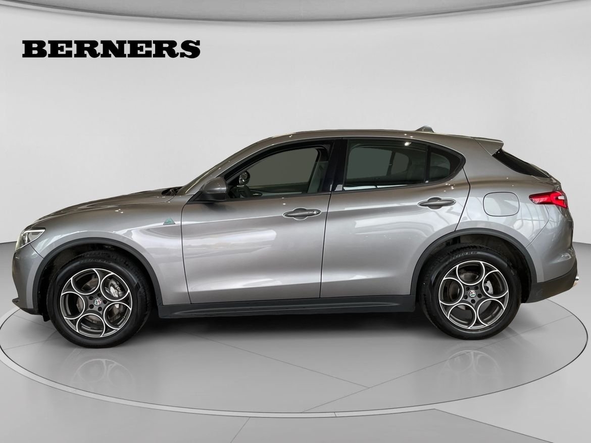 Alfa Romeo Stelvio 2017, kuva 2/11