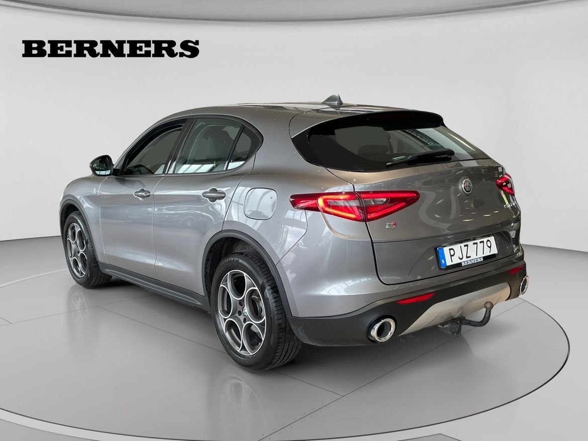 Alfa Romeo Stelvio 2017, kuva 3/11