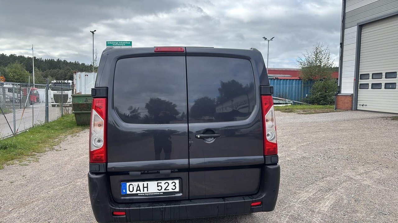 Toyota Proace Skåpbil 2.0 D-4D Euro 5 2013, bild 3/6