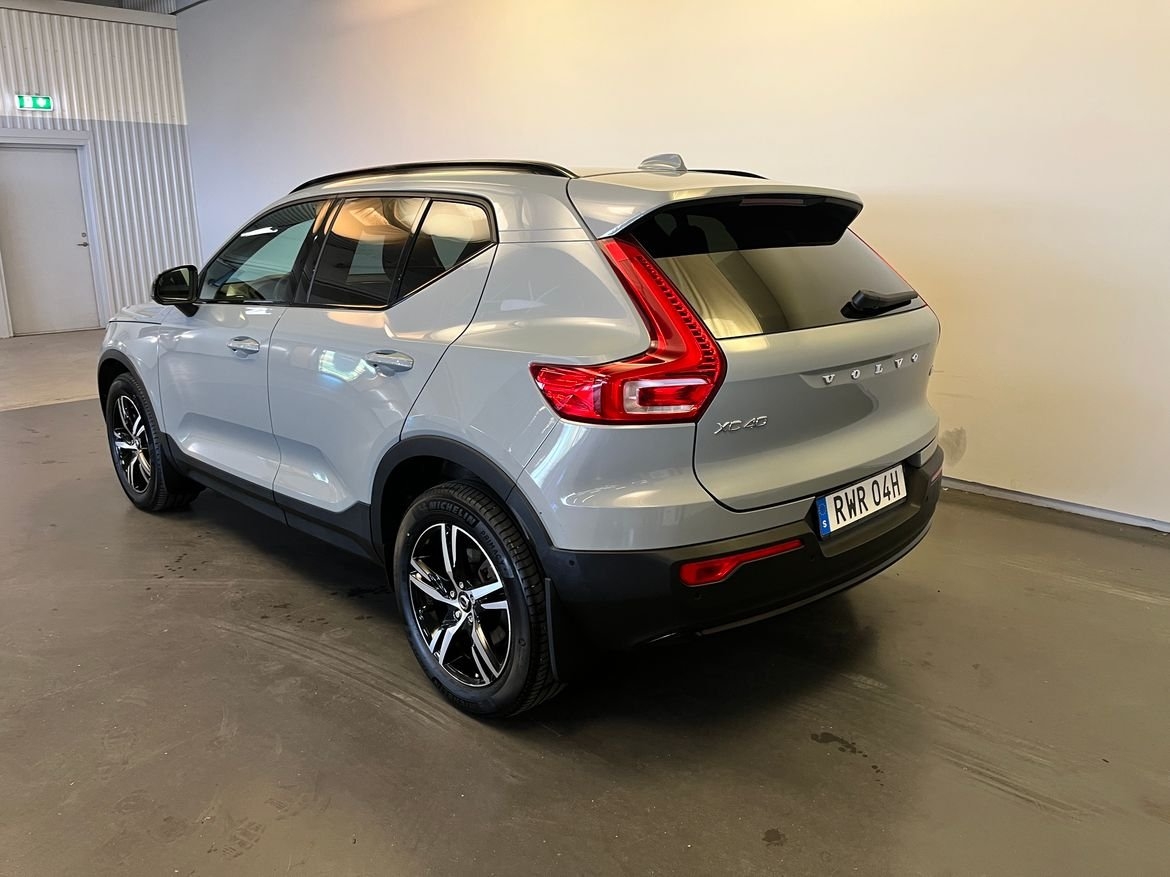 Volvo XC40 B3 FWD Bensin Plus Dark 2025, bild 3/10