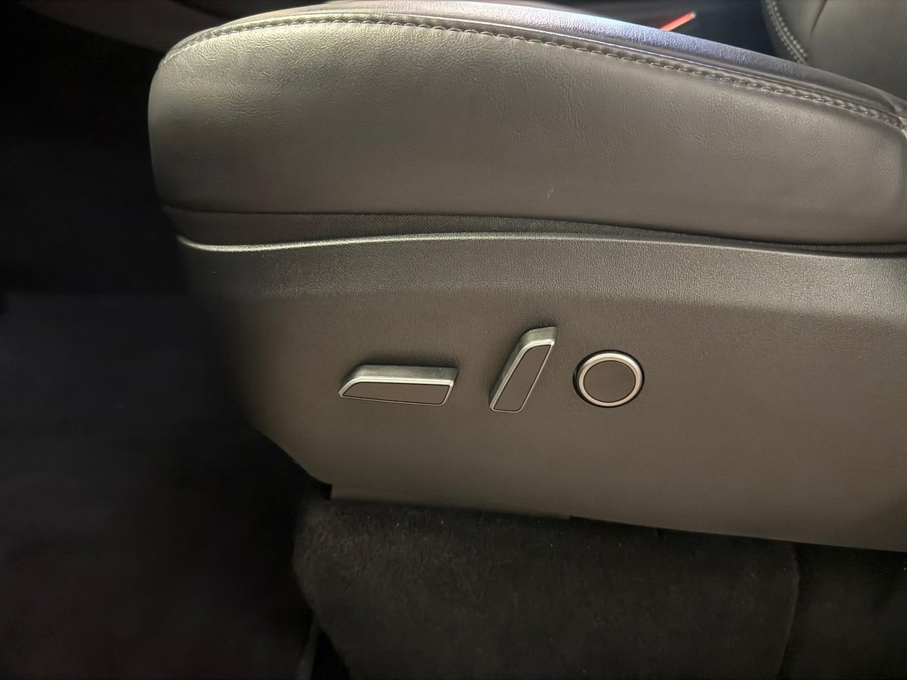 Tesla Model Y Standard Range RWD 2023, bild 6/10
