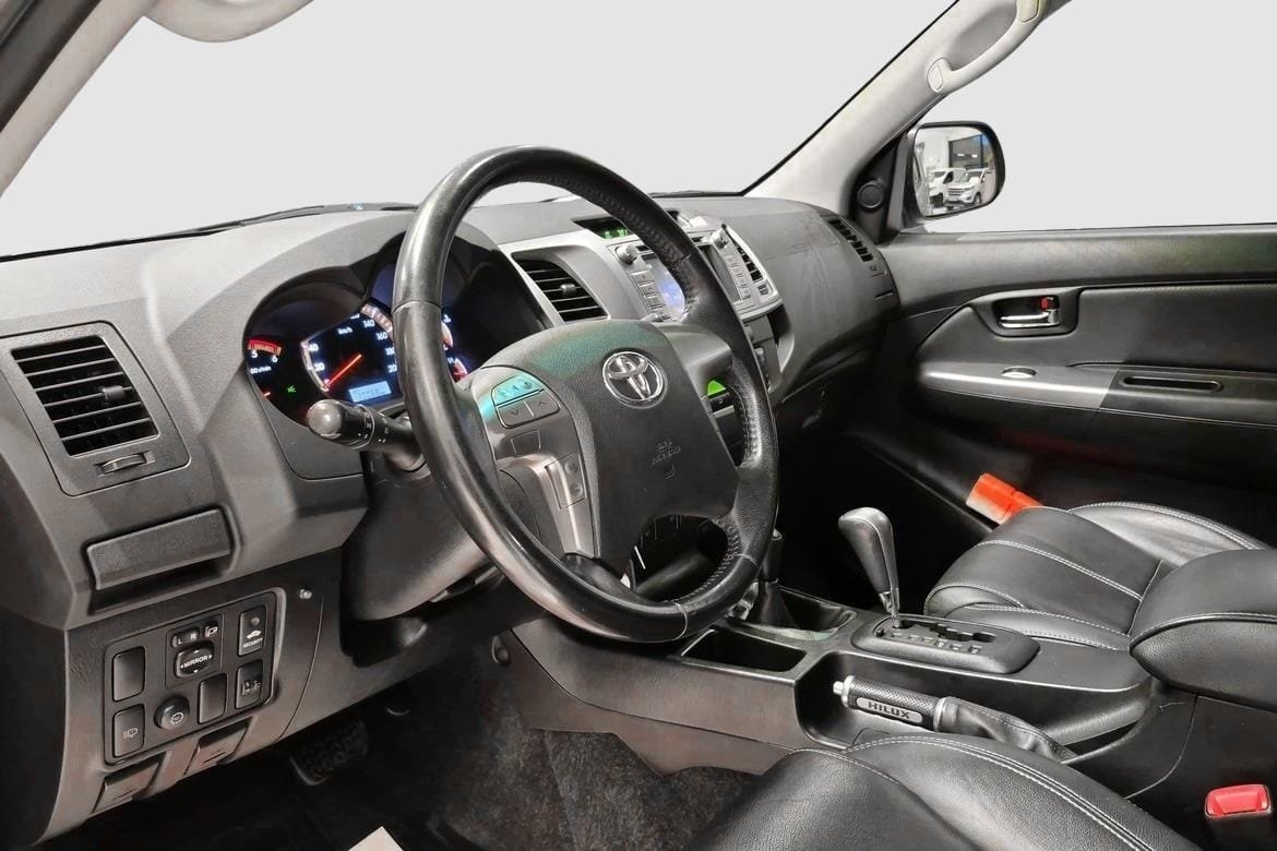 Toyota HiLux D-CAB 3.0 AUT D-4D 4WD SR+ 2015, kuva 7/10