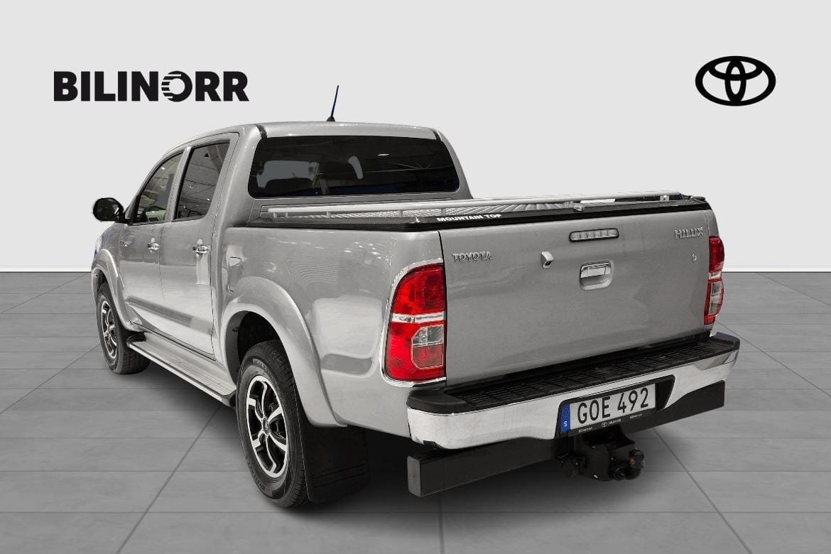 Toyota HiLux D-CAB 3.0 AUT D-4D 4WD SR+ 2015, kuva 2/10