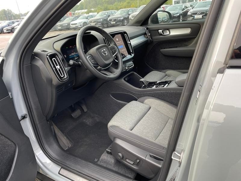 Volvo XC40 B4 MILDHYBRID Plus Dark 2026, photo 5/5