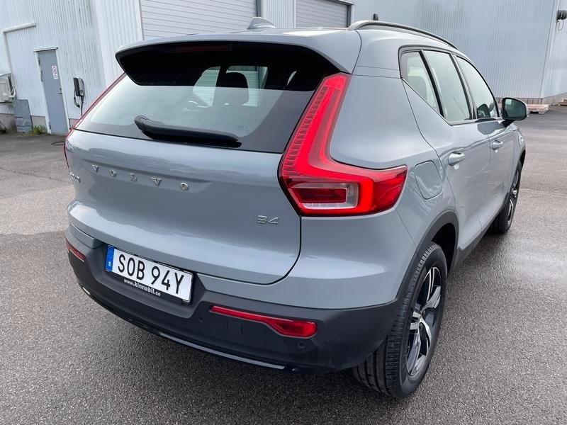 Volvo XC40 B4 MILDHYBRID Plus Dark 2026, photo 3/5