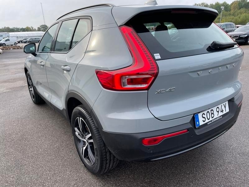 Volvo XC40 B4 MILDHYBRID Plus Dark 2026, photo 4/5