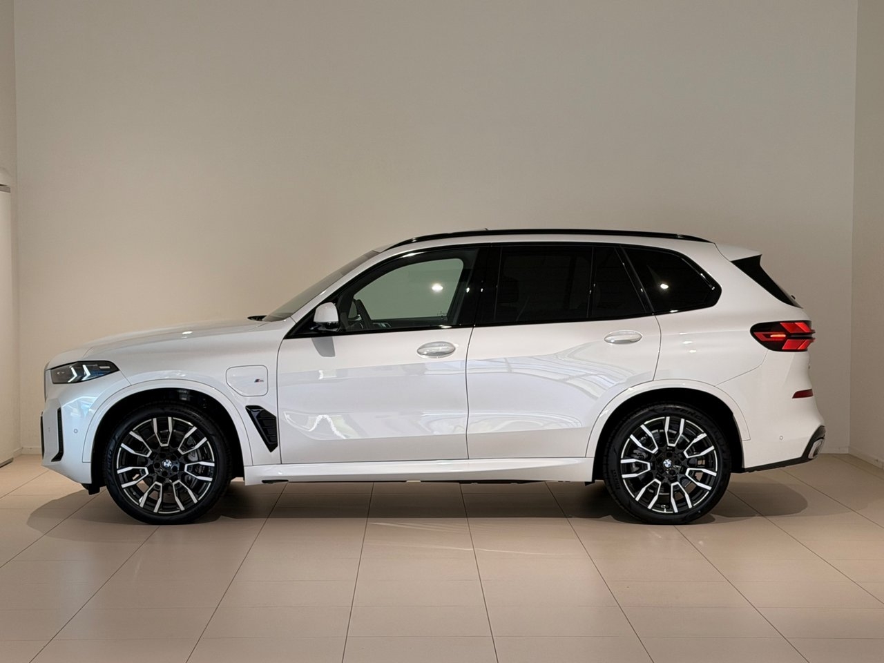 BMW X5 xDrive 50e, M-Sport-Business Ed 2026, photo 2/10