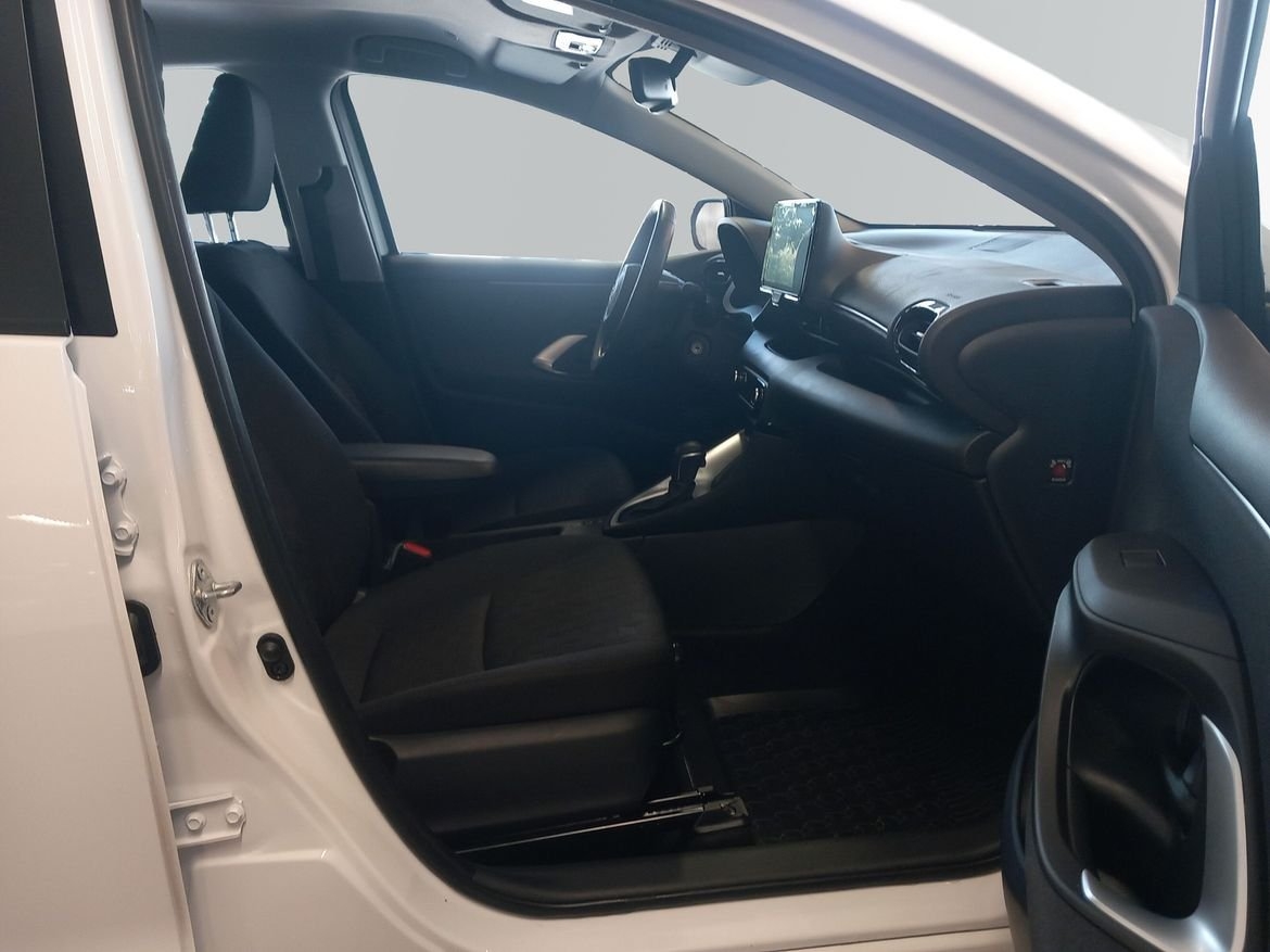 Toyota Yaris 2025, photo 7/15