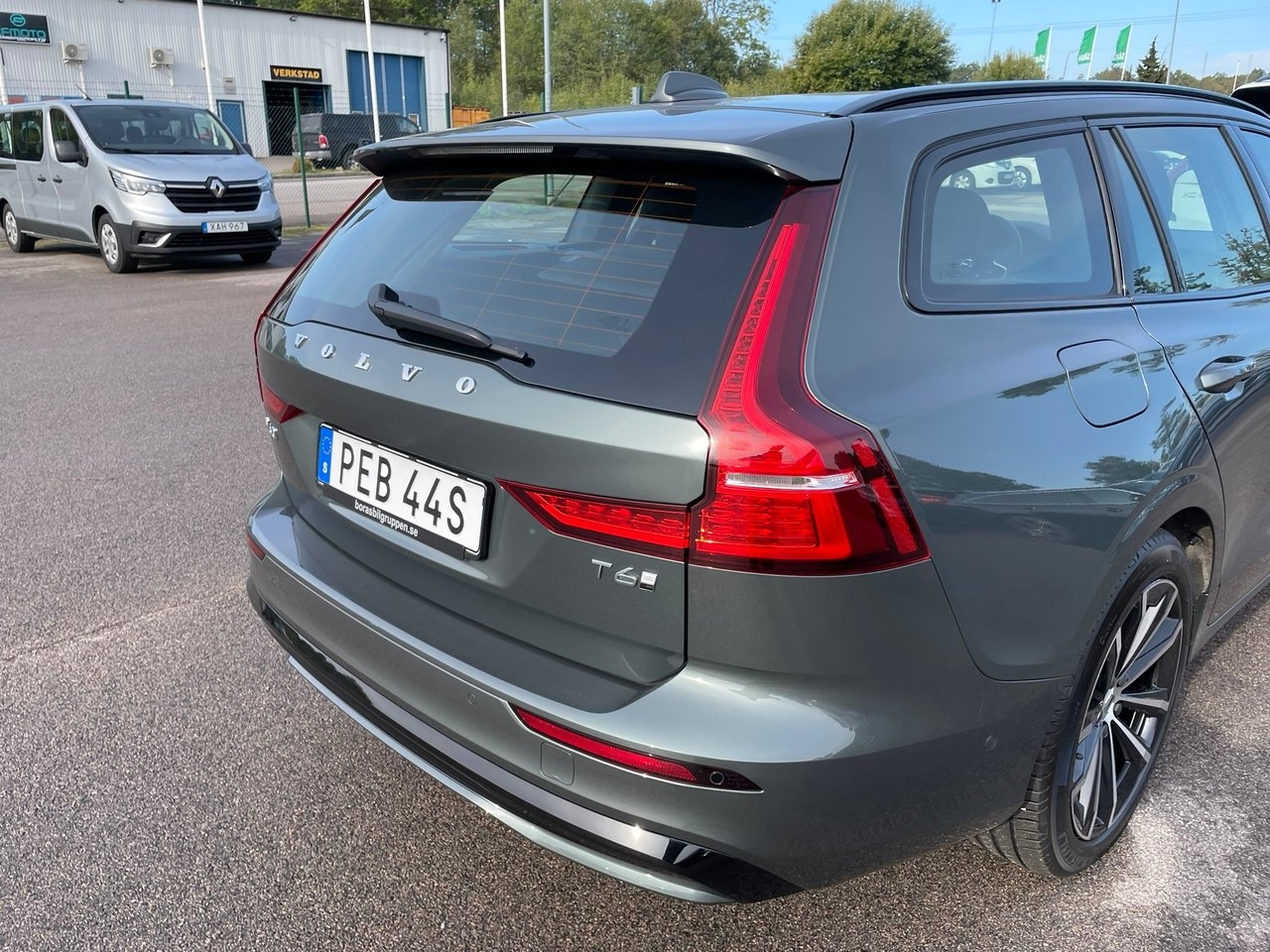 Volvo V60 T6 Recharge Plus Dark plug in 2026, bild 3/5