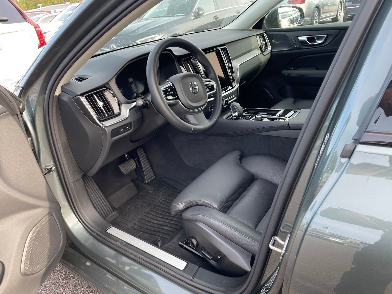 Volvo V60 T6 Recharge Plus Dark plug in 2026, bild 5/5