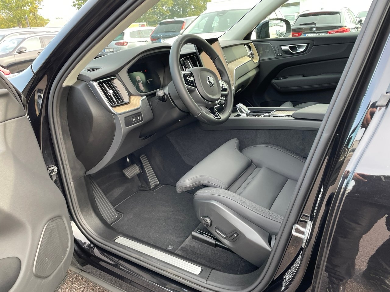 Volvo XC60 T6 Recharge Plus Dark plug in 2026, kuva 5/5