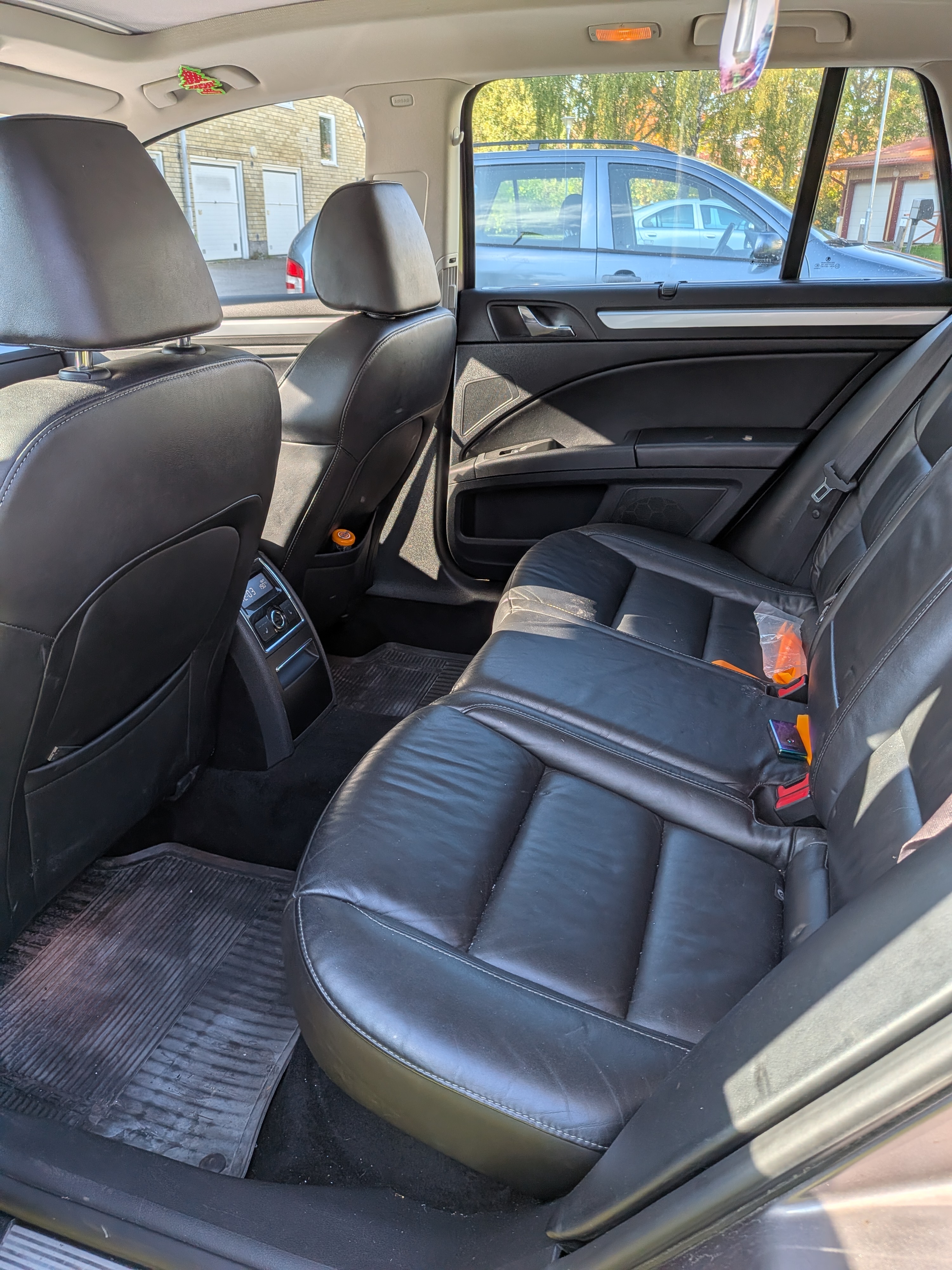 Skoda Superb 2011, kuva 3/10