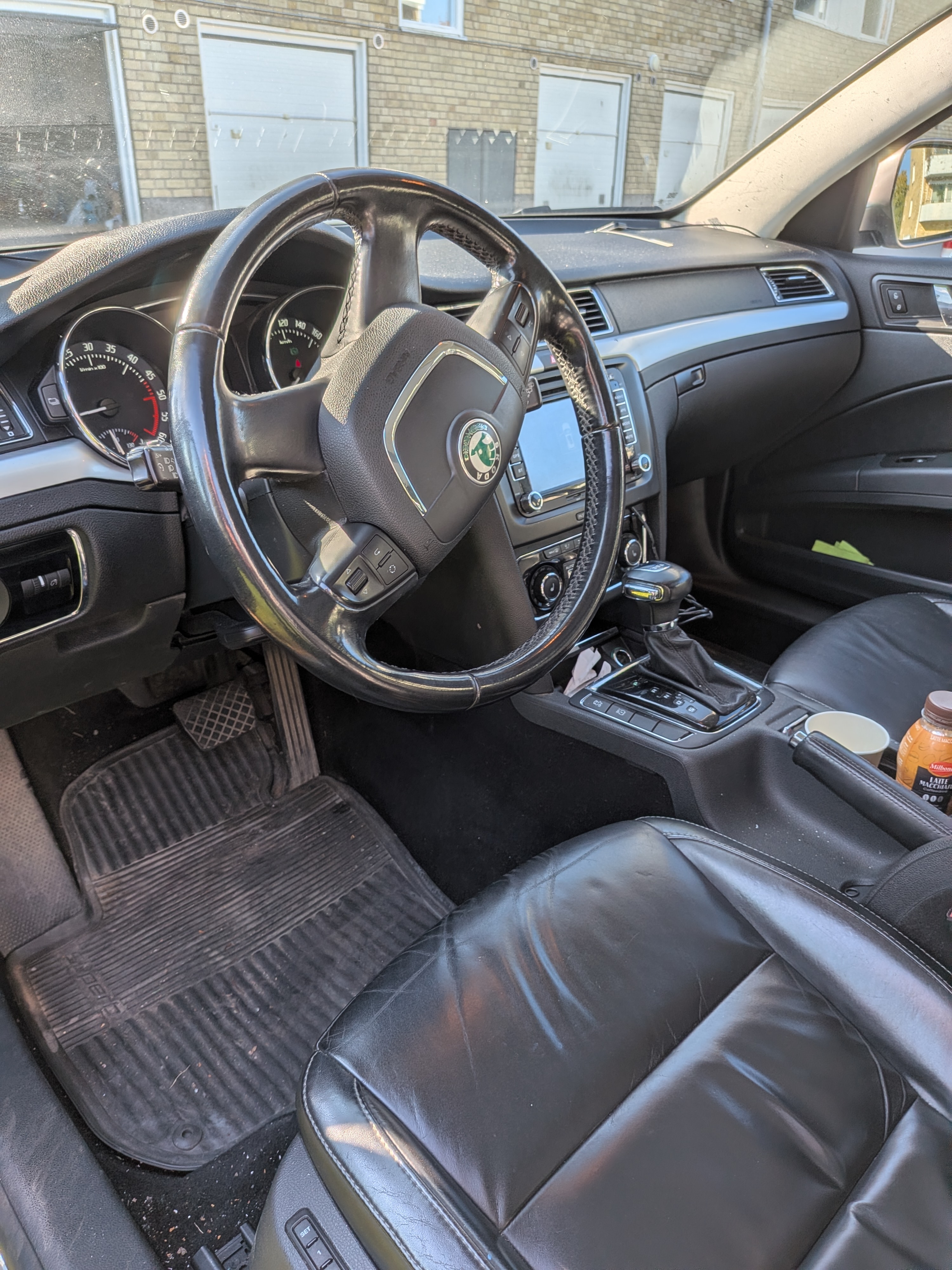 Skoda Superb 2011, kuva 5/10