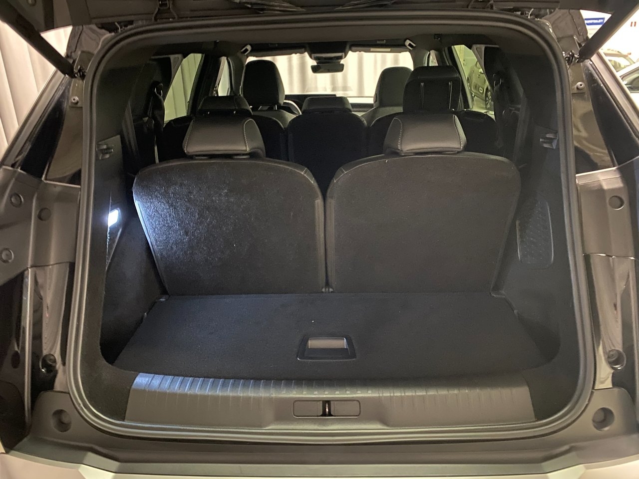 Peugeot 5008 GT Hybrid 145hk Automat 2025, bild 7/10
