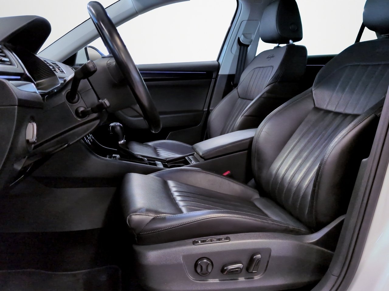 Skoda Superb 2019, bild 7/10