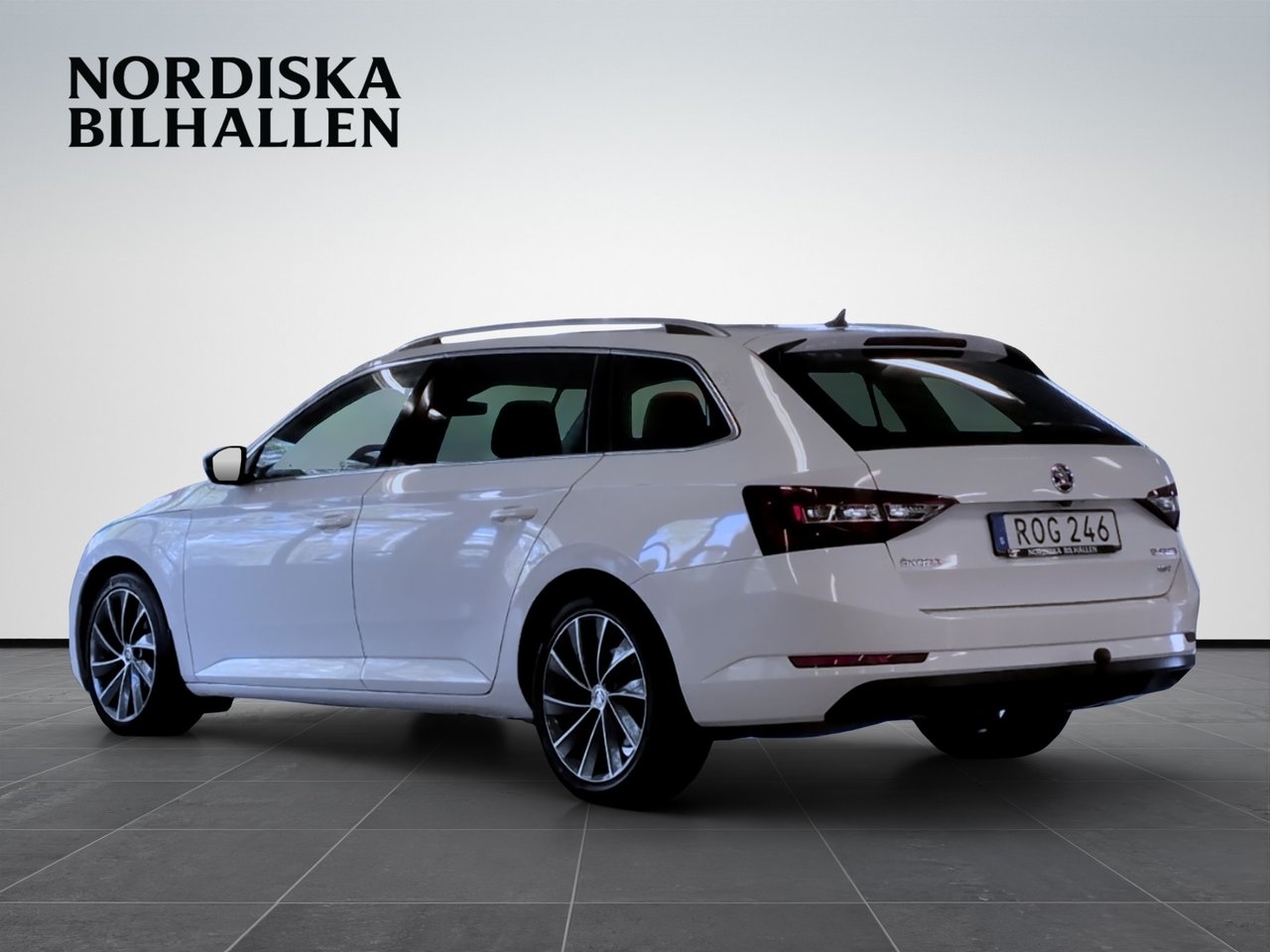 Skoda Superb 2019, bild 6/10